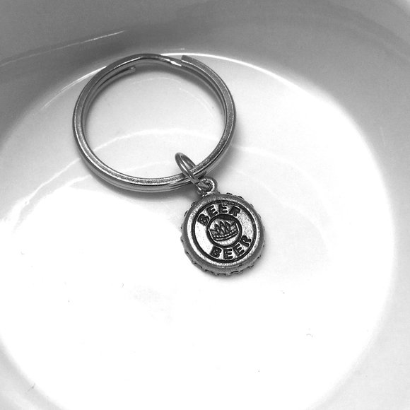 Miniature Beer Cap Seal Beer Top Beer Bottle Top Beer Lovers Keyring Keychain - Picture 3 of 3